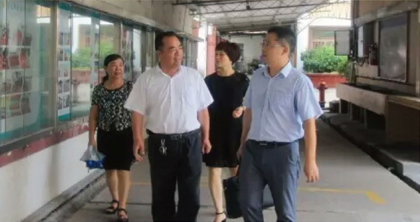 臺(tái)州市教育局高處長(zhǎng)、人事處陸老師和職成教處牟老師一行三人蒞臨我校